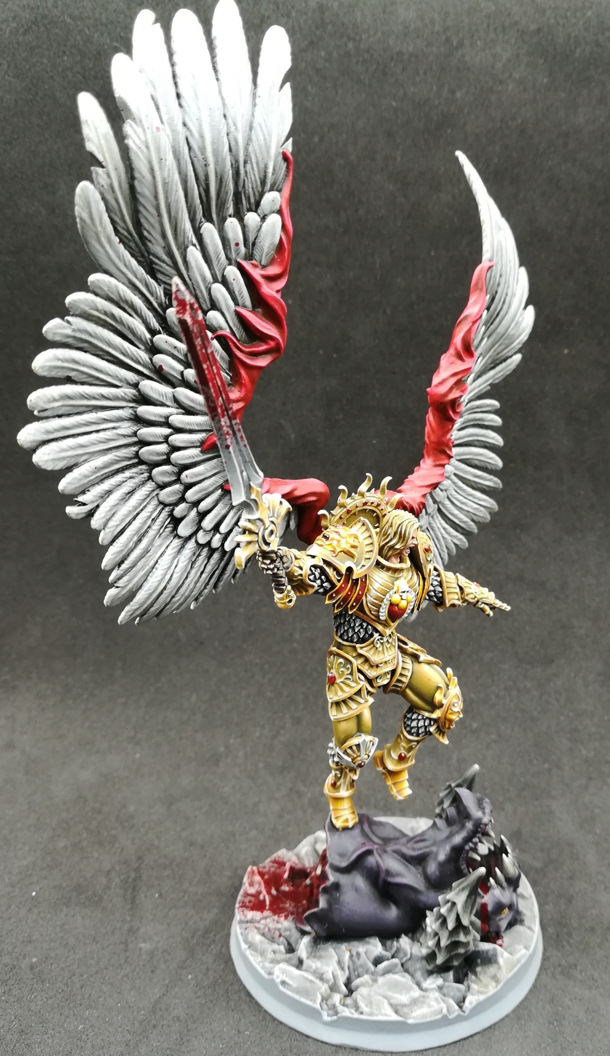 Sanguinius Primarch of Blood Angels by Maciej Wytrychowski · Putty&Paint