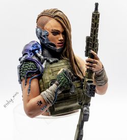 Atalante the Mythical Huntress in her cyberpunk version. Lock & Load bust
