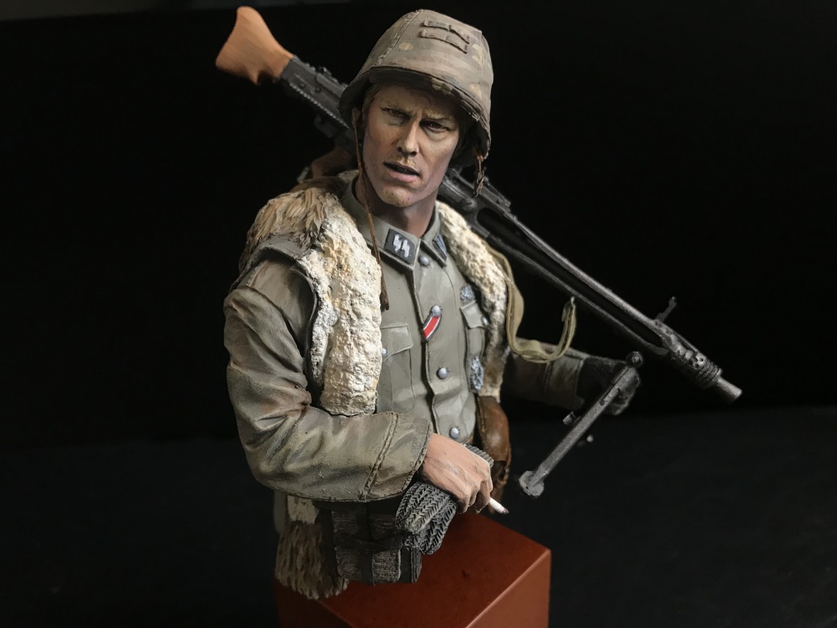 Waffen SS MG42 Gunner Ardennes 1944 by Young Miniatures by Tommy 