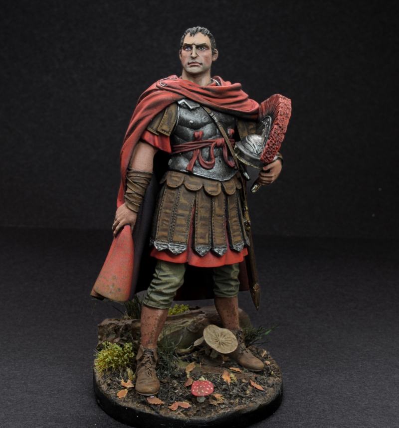 Young Miniatures 90mm Roman Officer