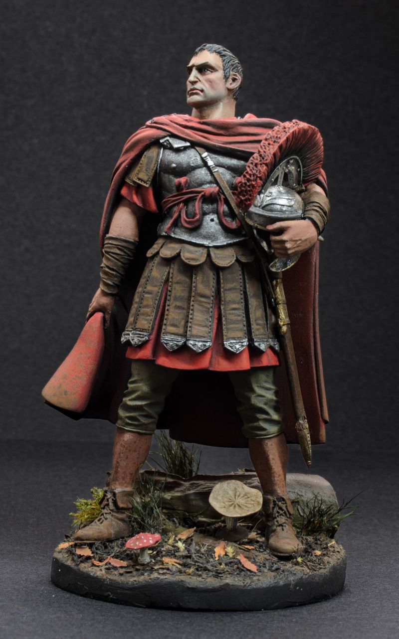 Young Miniatures 90mm Roman Officer