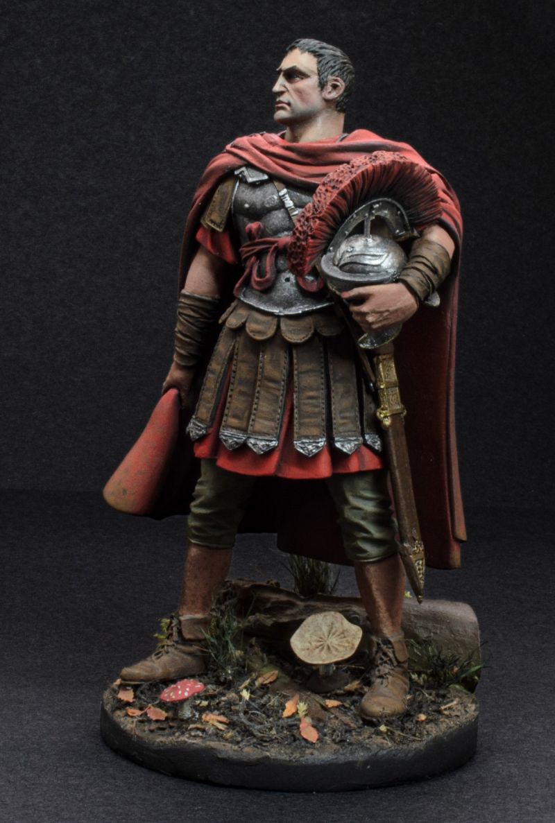 Young Miniatures 90mm Roman Officer