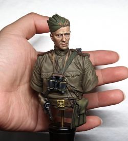 Medieval Forge Miniatures Soviet Army officer in World War II