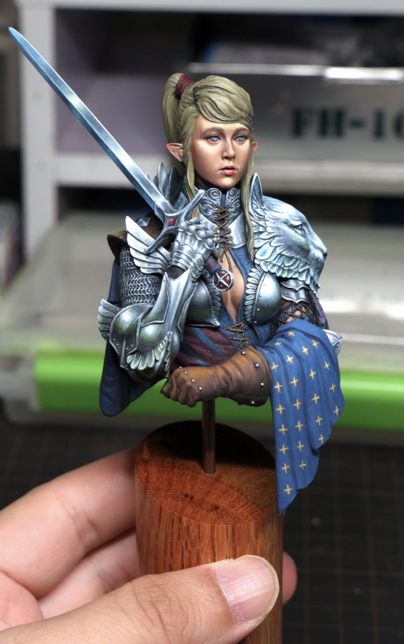 1:10 Bust of an elven swordswoman