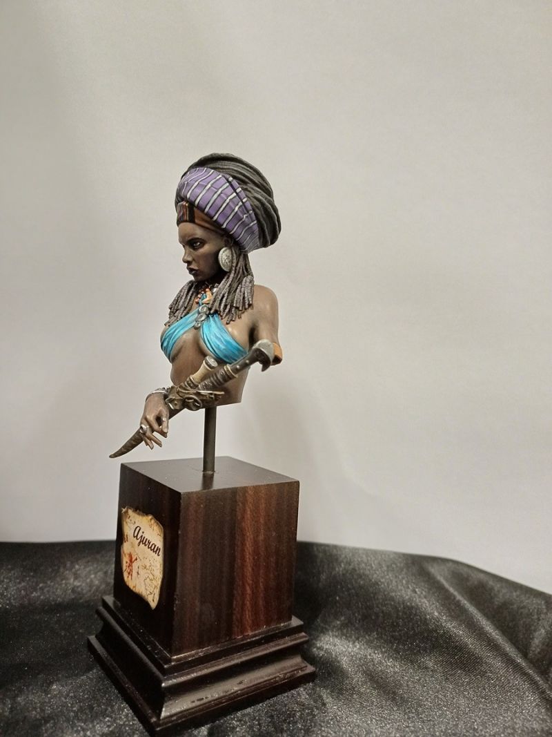 Africa pirate Womanbust