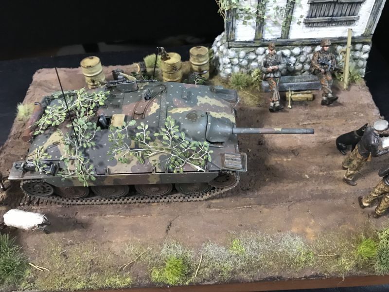 Tank Hunters: Tamiya Jagdpanzer 38(t), MJ Miniatures German Panzer Officer