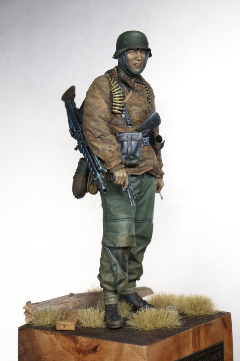 Life Miniatures 1/16 MG 42 gunner of KG Hansen