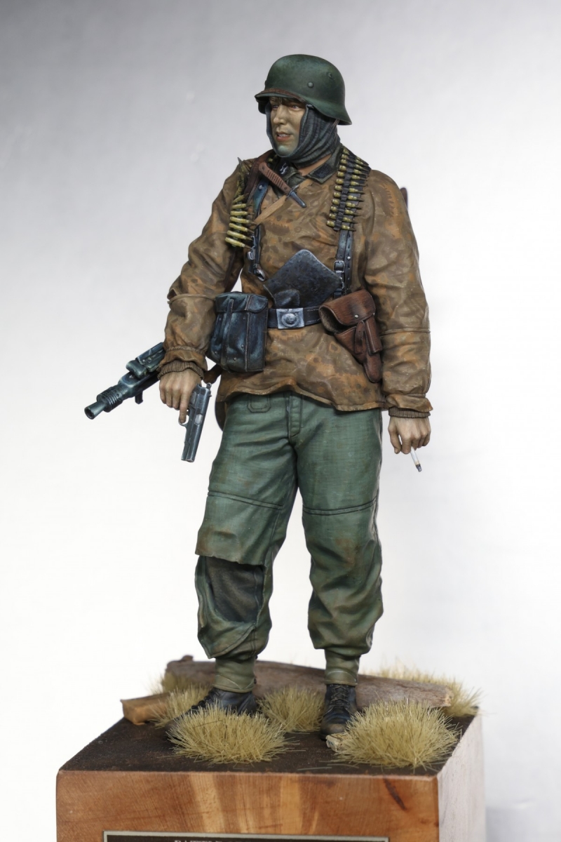 Life Miniatures 1/16 MG 42 gunner of KG Hansen